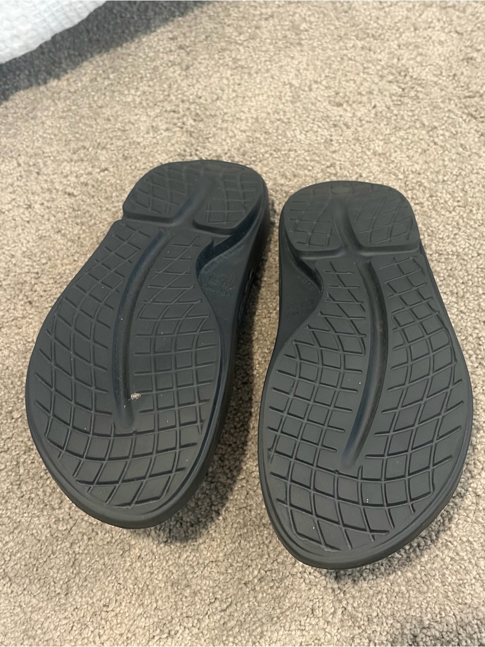 OOFOS Women's Metallic Silver Slide Sandals - Picture 2 of 4
